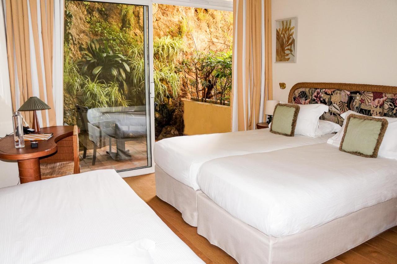 Hotel La Perouse Baie Des Anges 4*
